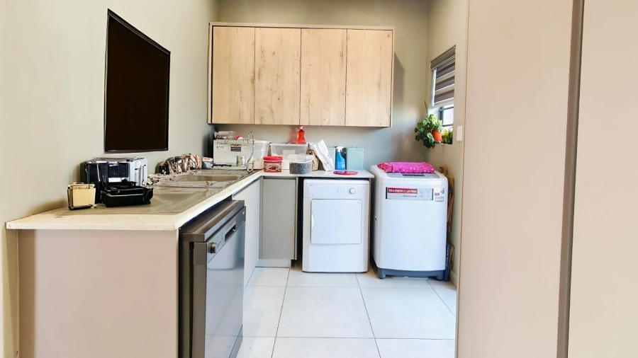 3 Bedroom Property for Sale in Van Der Hoff Park North West